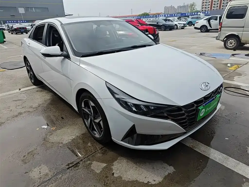 Hyundai Elantra — фото 2