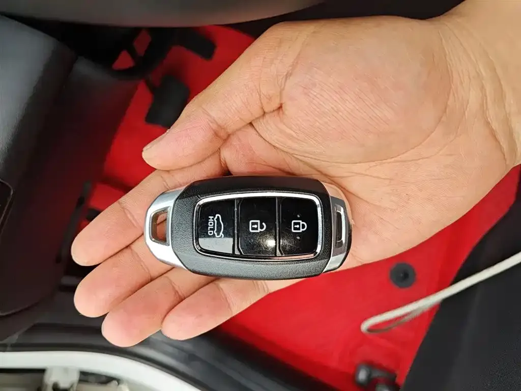 Hyundai Elantra — фото 4