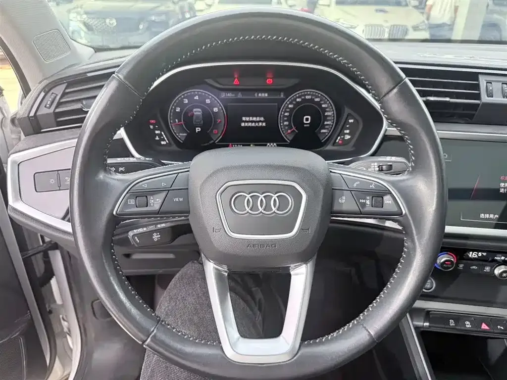 Audi Q3 — фото 7
