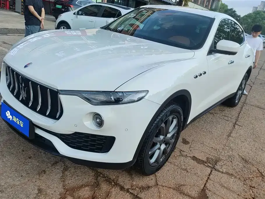 Maserati Levante — фото 1