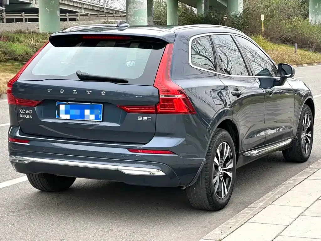 Volvo XC60 — фото 10
