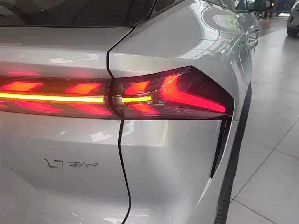 Geely Galaxy L7 — фото 3