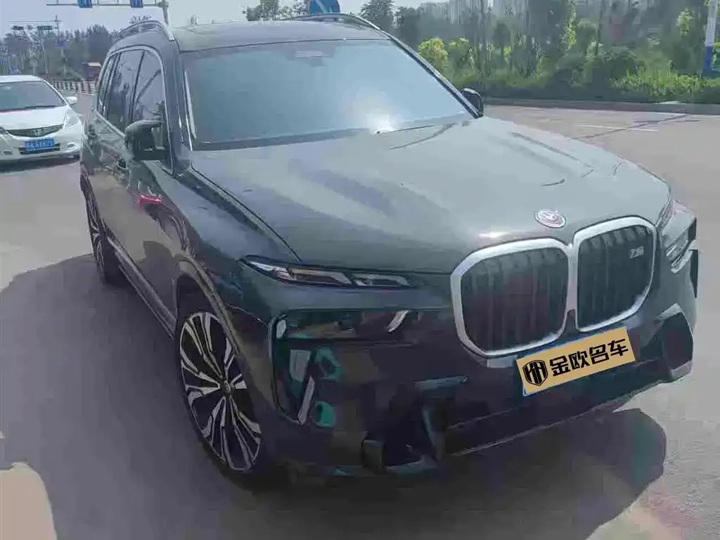 BMW X7 M60i — фото 7