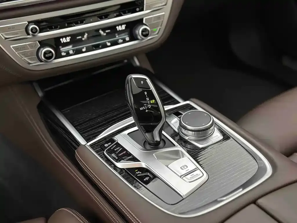 BMW 7 Series — фото 5