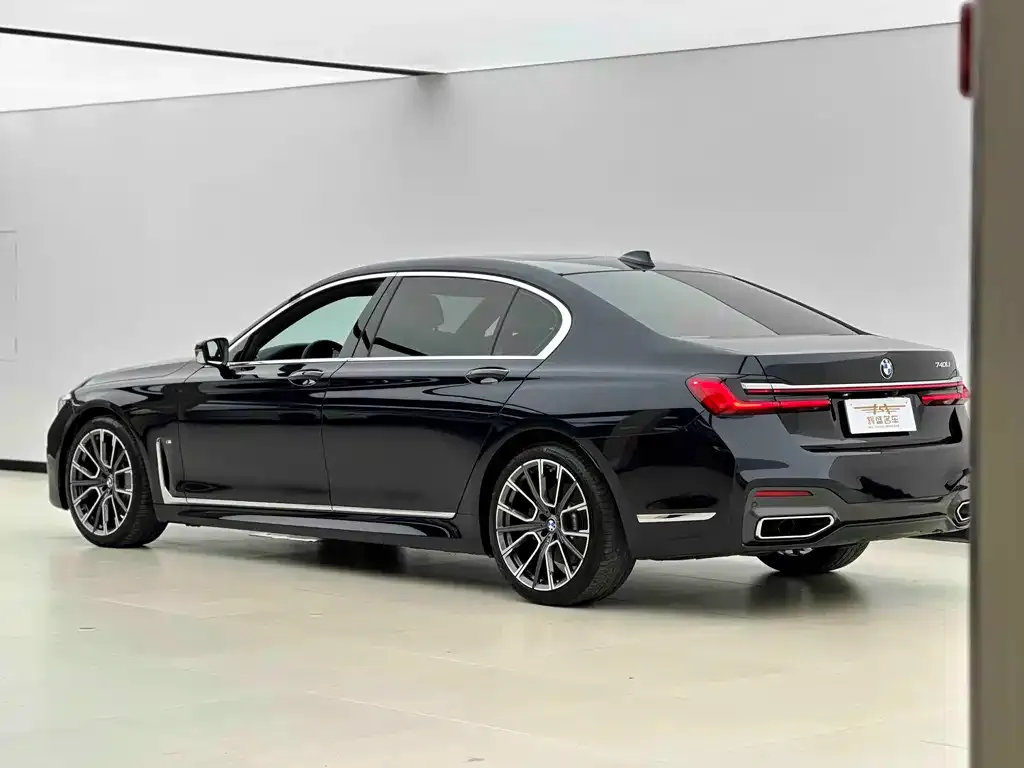 BMW 7 Series — фото 2