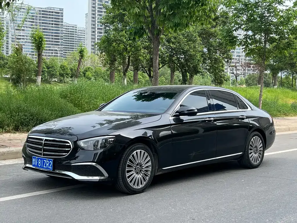 Mercedes-Benz E-Class — фото 1