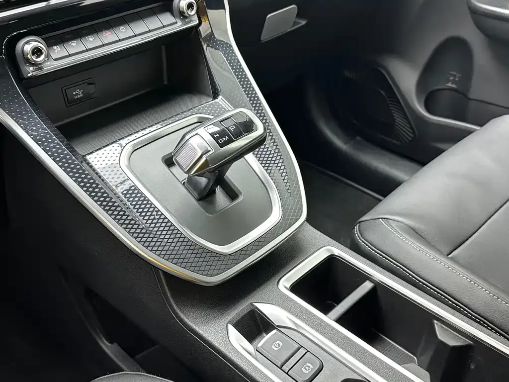 Haval M6 — фото 6
