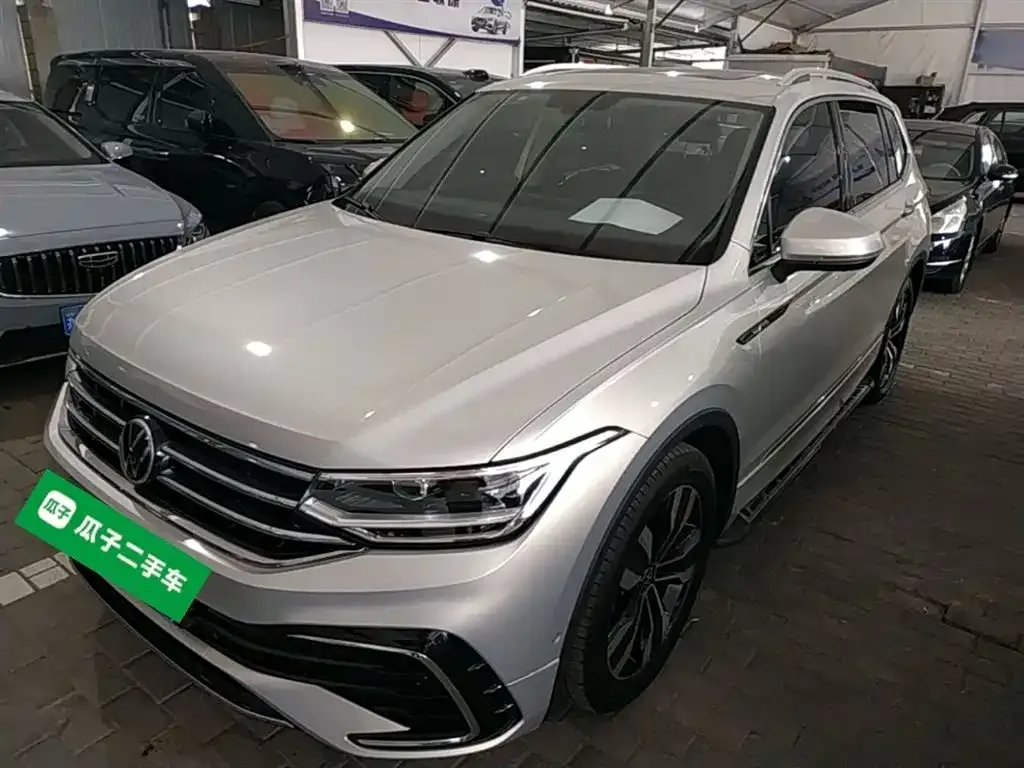 Volkswagen Tiguan L — фото 1