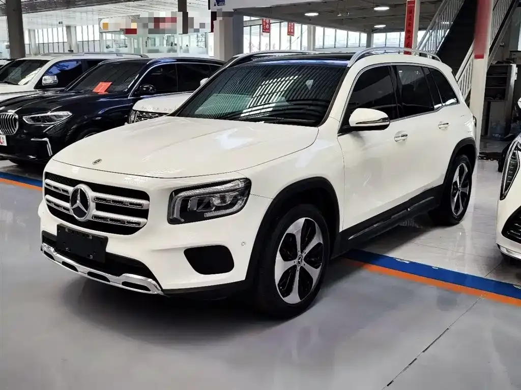 Mercedes-Benz GLB — фото 1