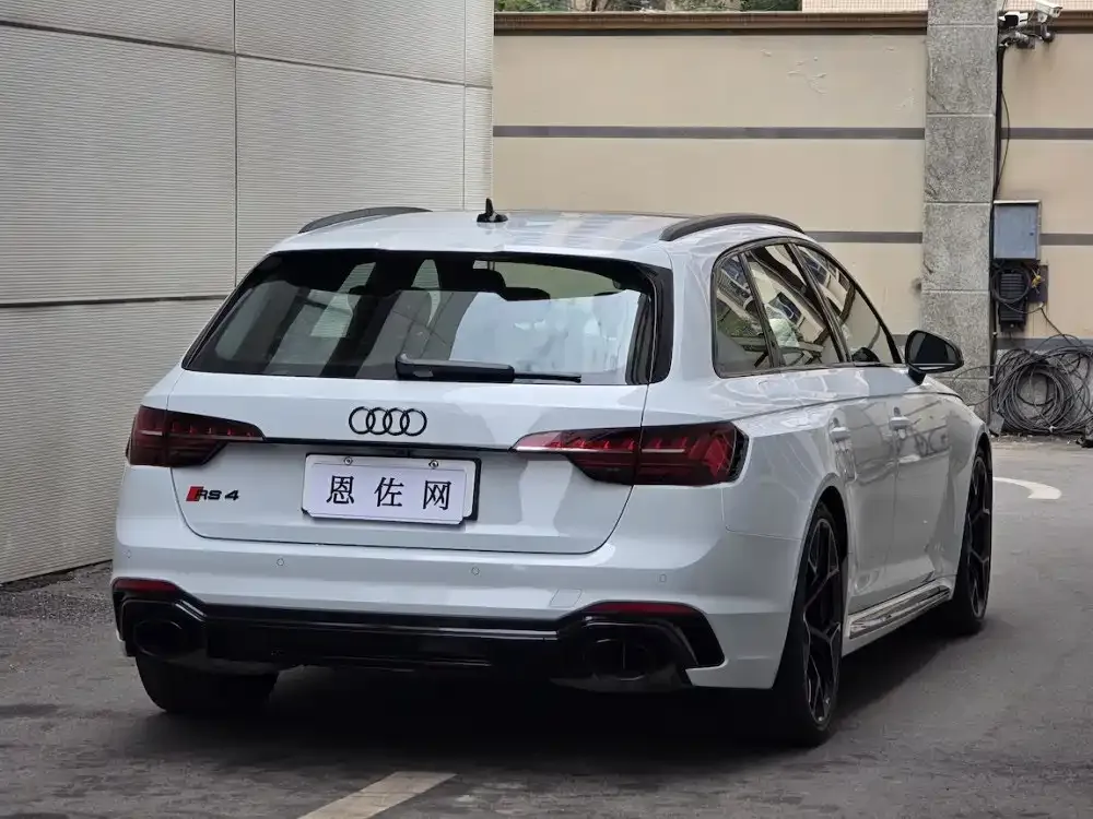 Audi RS 4 — фото 5