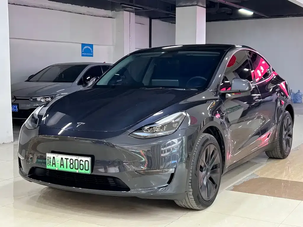 Tesla Model Y — фото 1