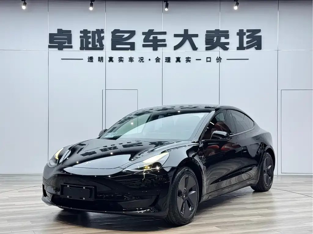 Tesla Model 3 — фото 1