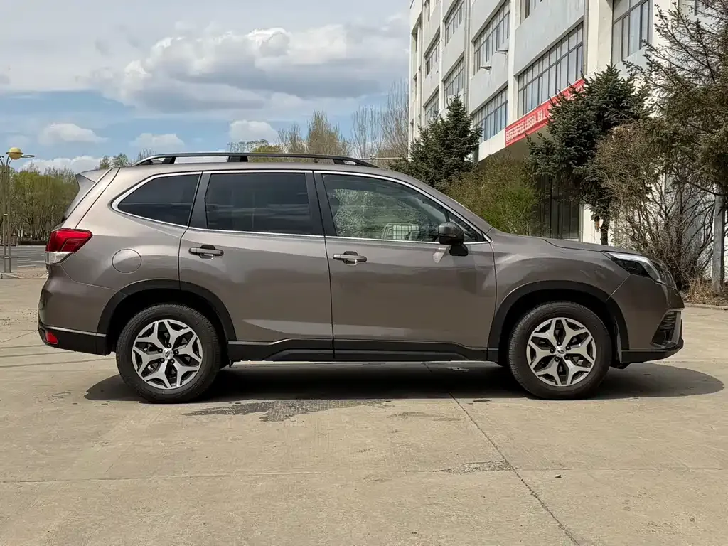Subaru Forester — фото 8