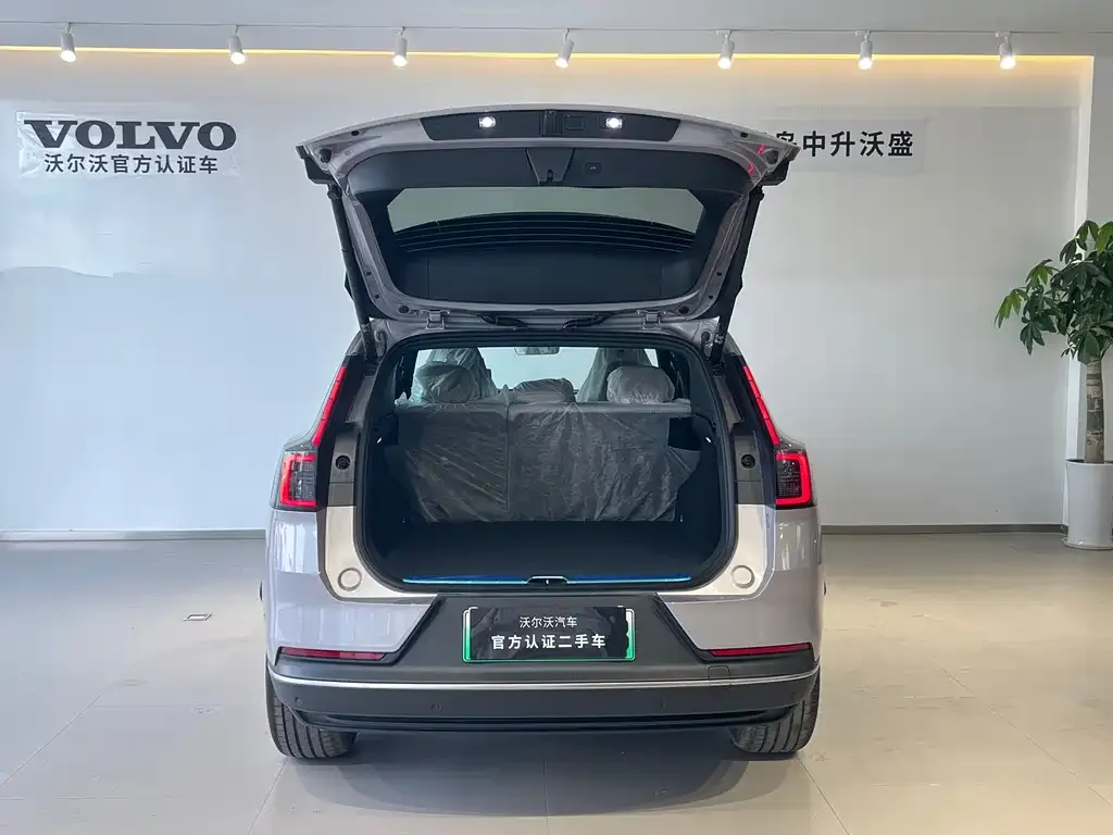 Volvo XC70 Plug-in Hybrid — фото 7