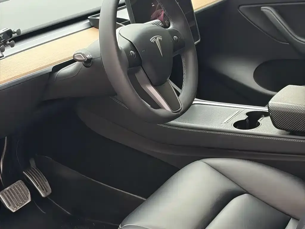 Tesla Model Y — фото 7