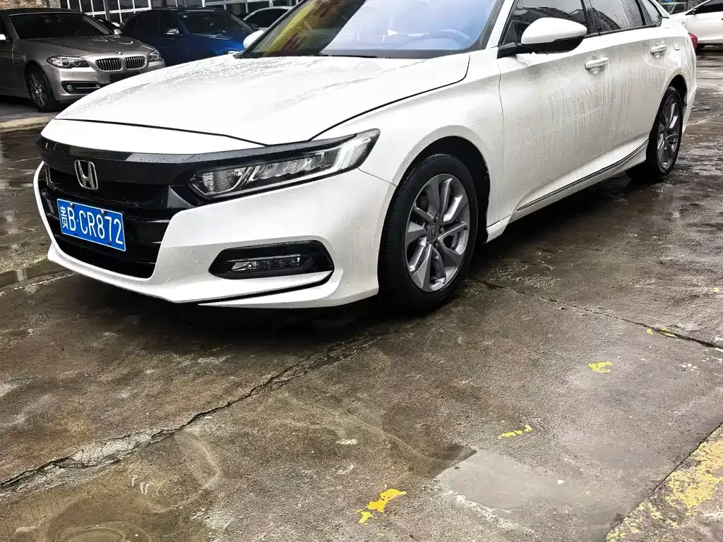 Honda Accord — фото 1