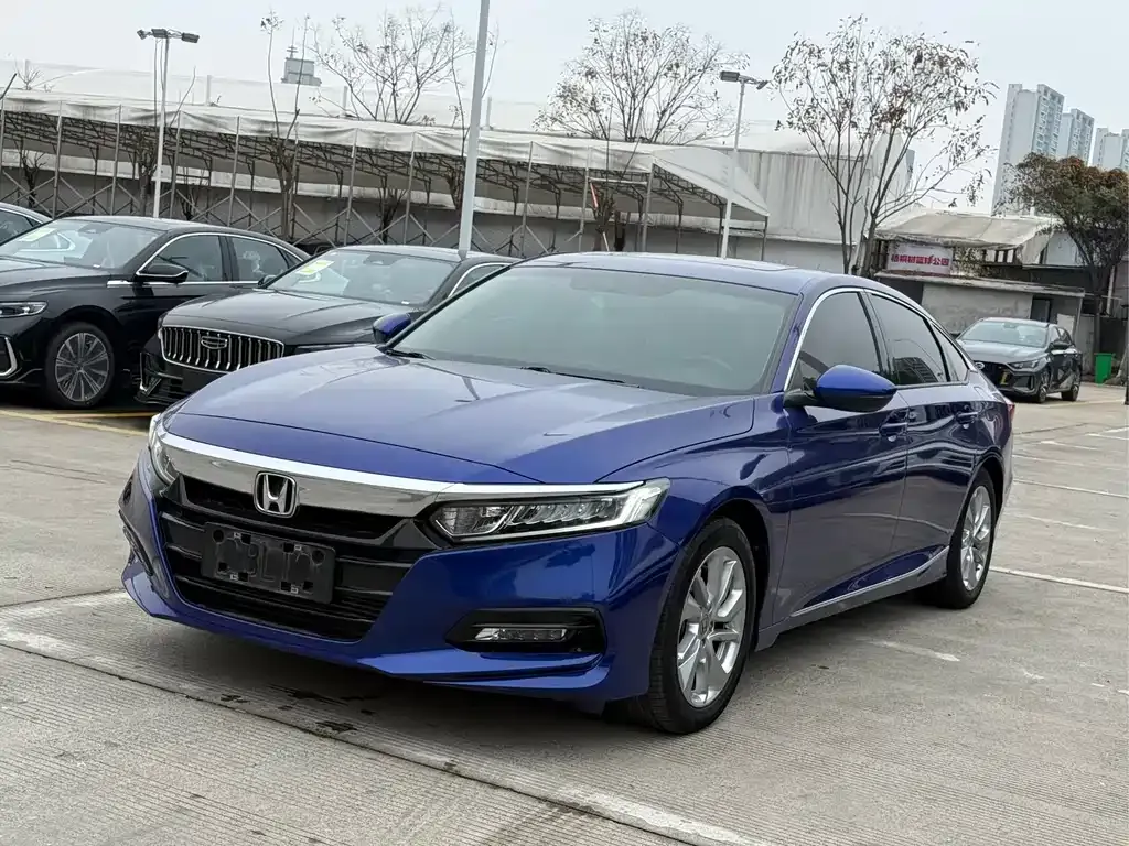 Honda Accord — фото 1