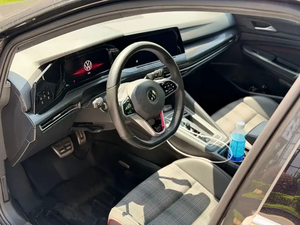 Volkswagen Golf GTI — фото 5