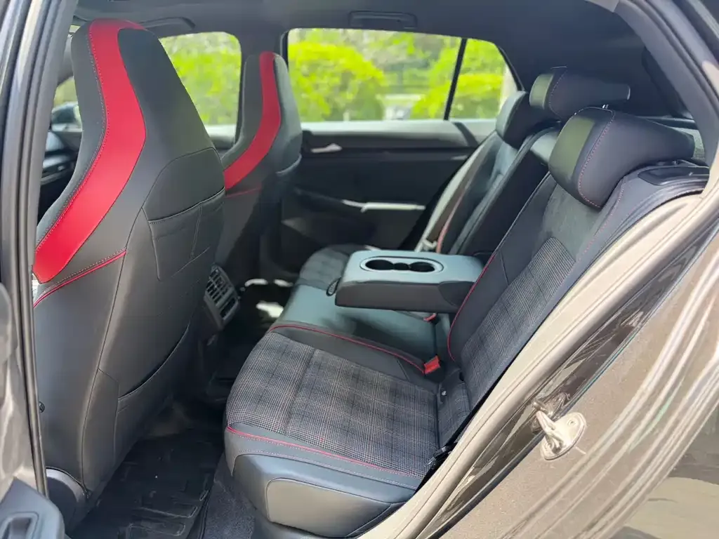 Volkswagen Golf GTI — фото 2