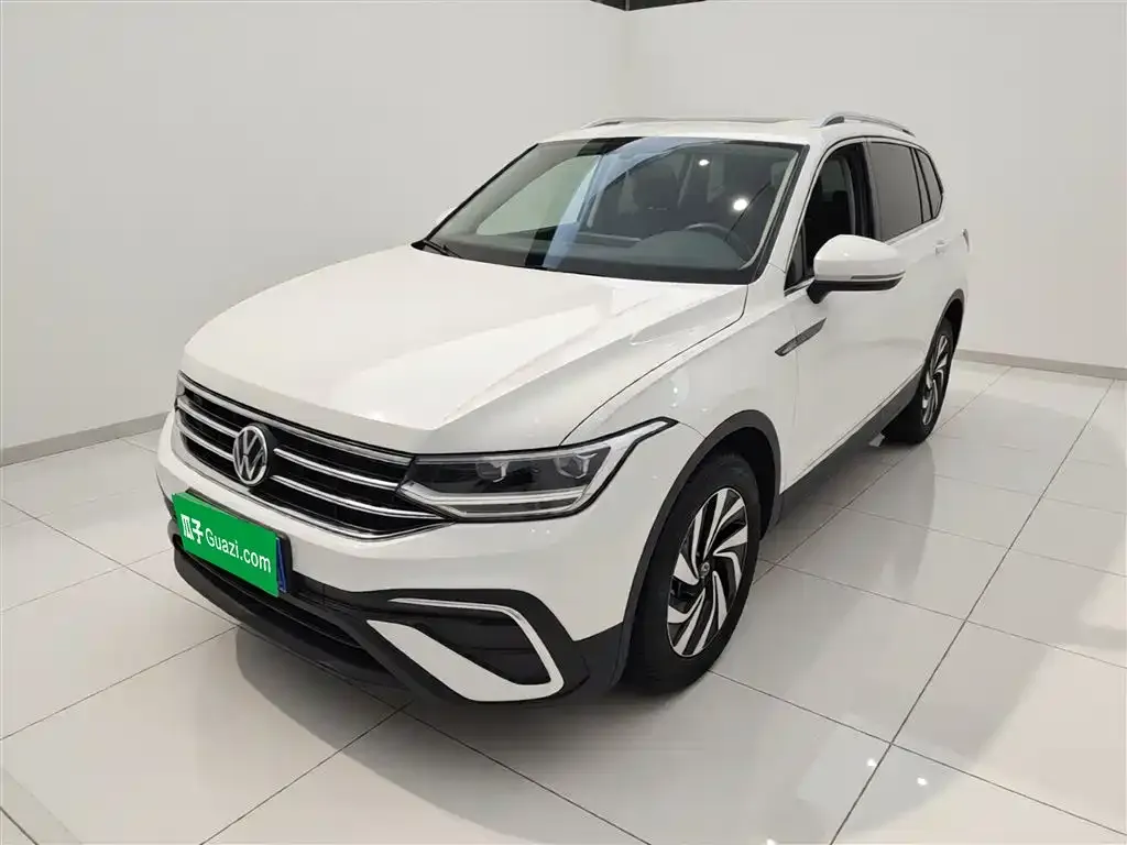 Volkswagen Tiguan L — фото 10