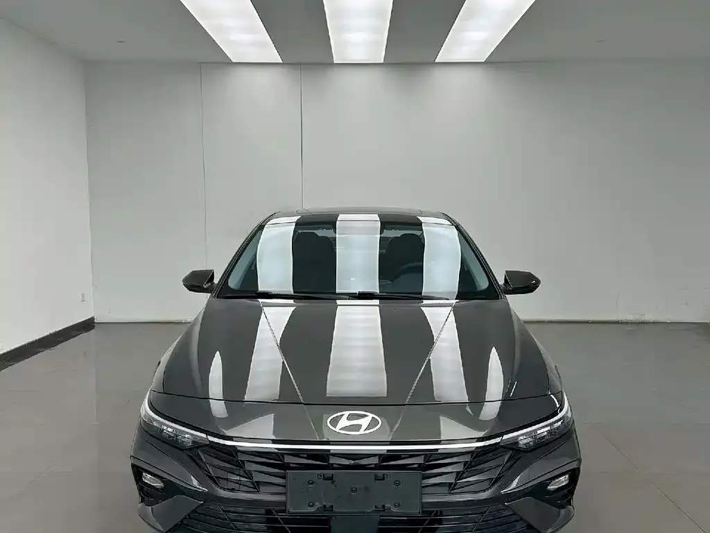 Hyundai Elantra — фото 2