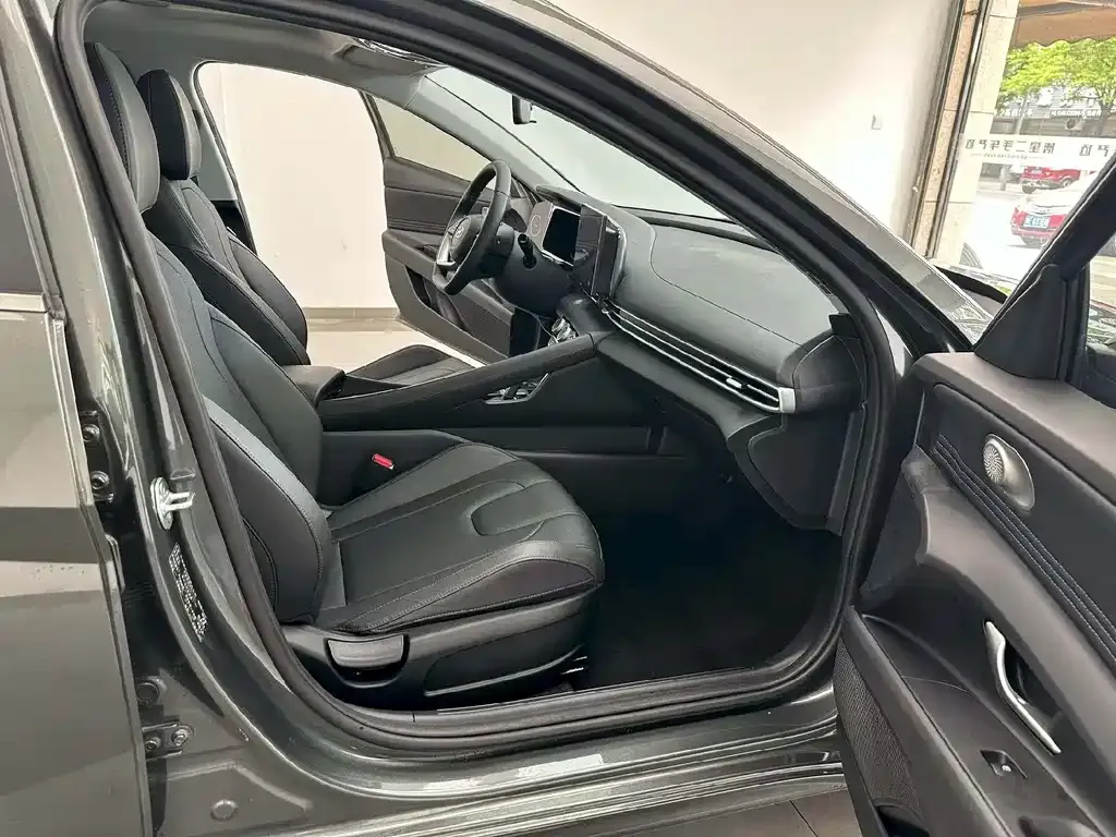 Hyundai Elantra — фото 6