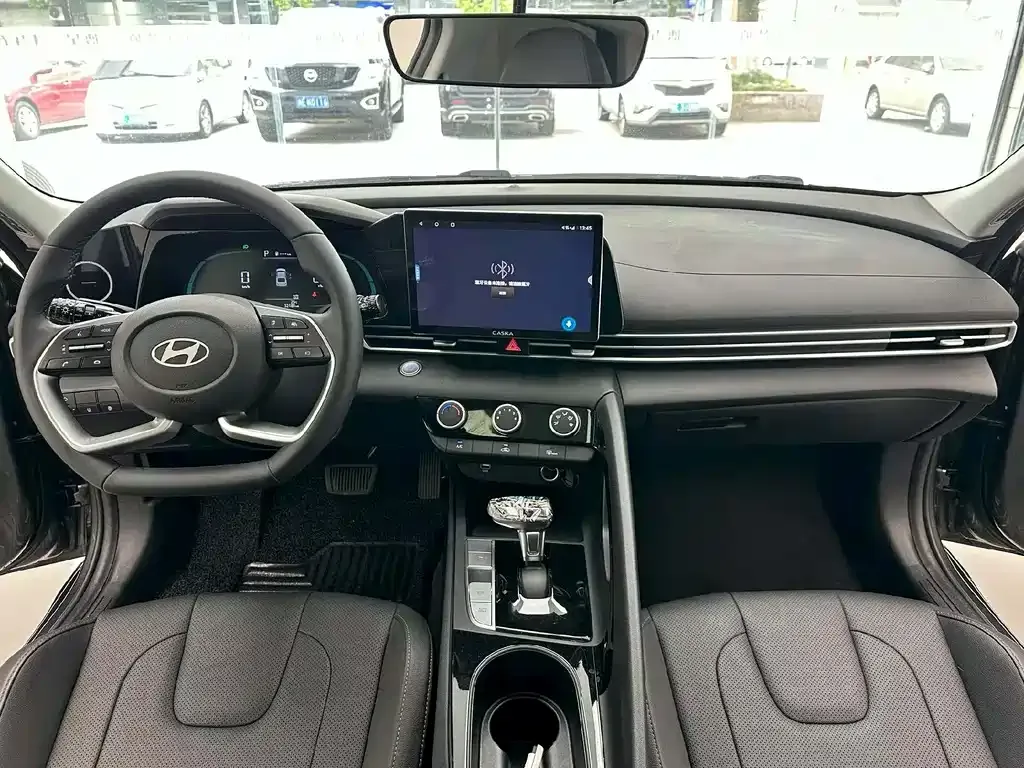 Hyundai Elantra — фото 7