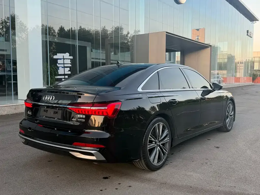 Audi A6L — фото 5
