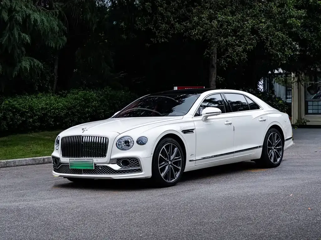Bentley Flying Spur PHEV — фото 1
