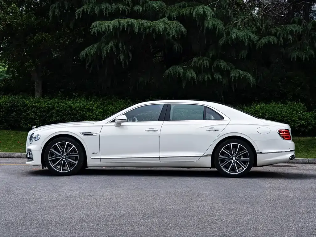 Bentley Flying Spur PHEV — фото 8
