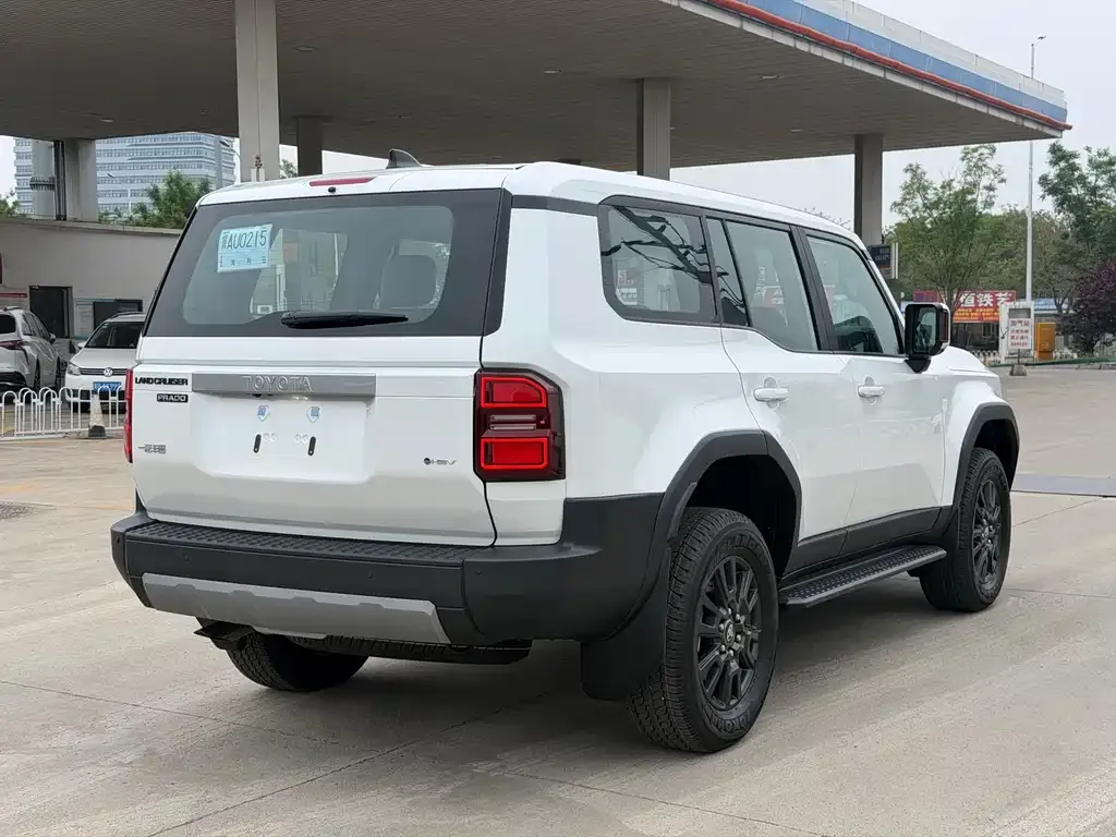 Toyota Prado — фото 10