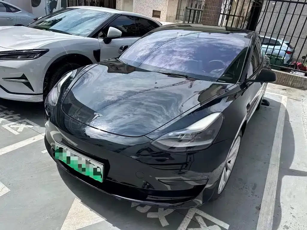 Tesla Model 3 — фото 1