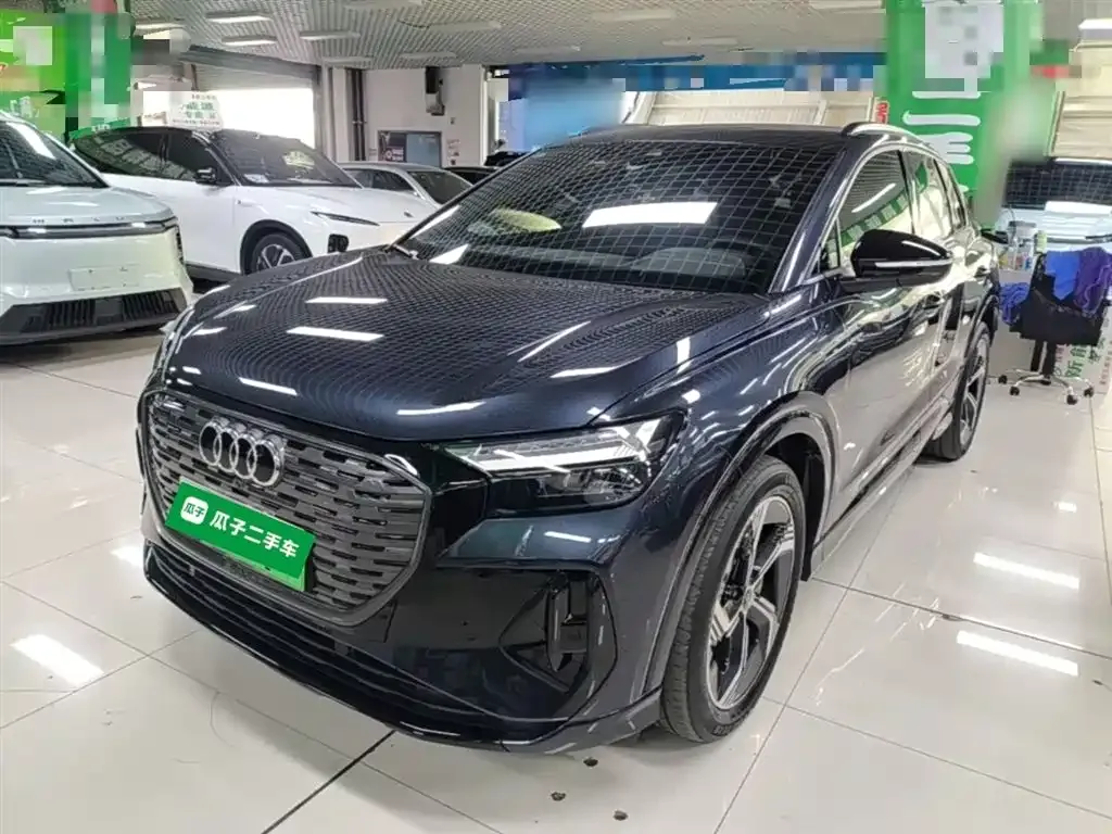 Audi Q4 e-tron — фото 1