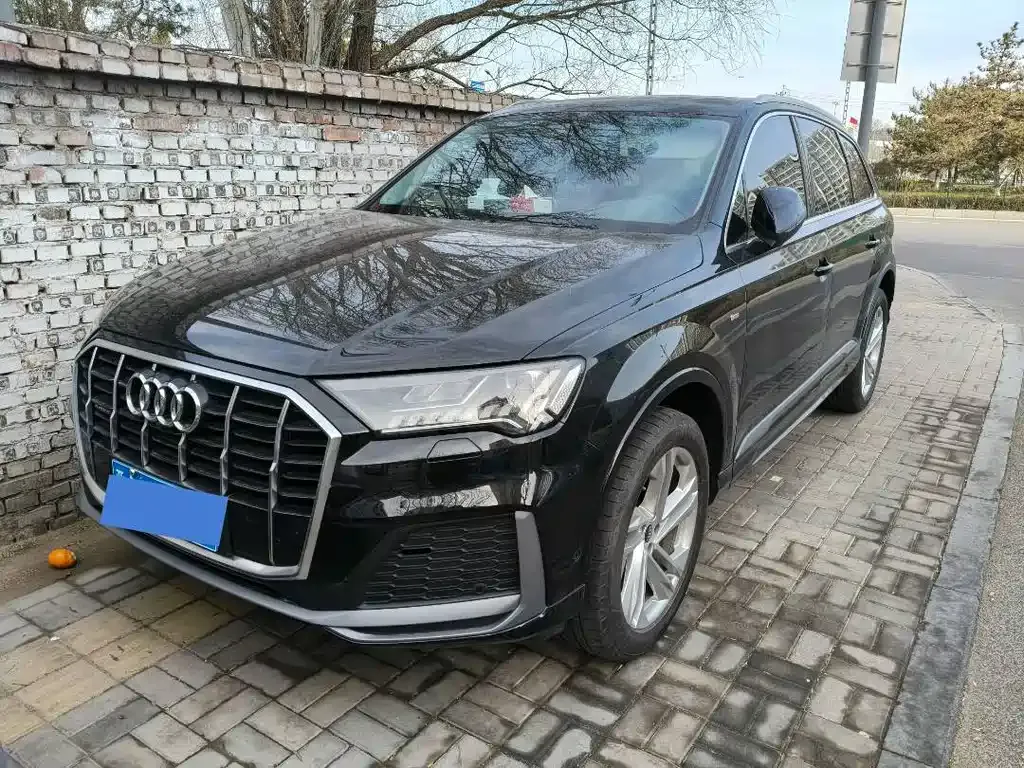 Audi Q7 — фото 1