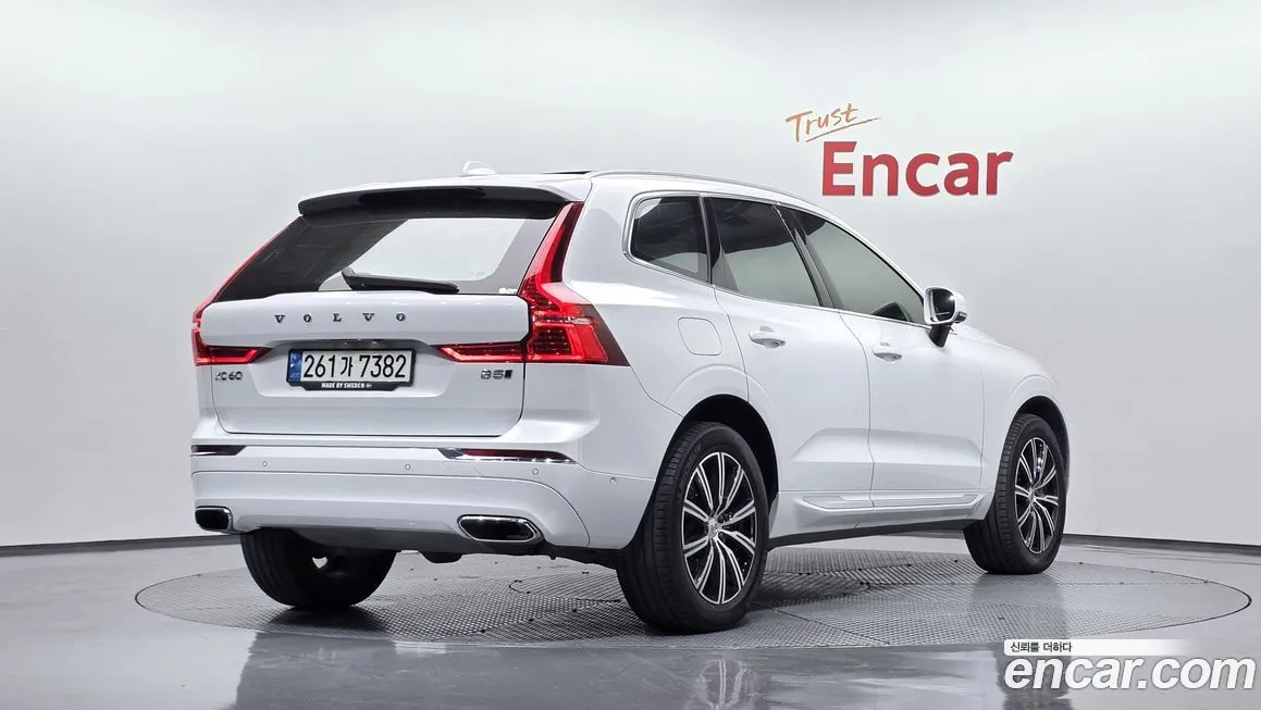Volvo XC60 — фото 9