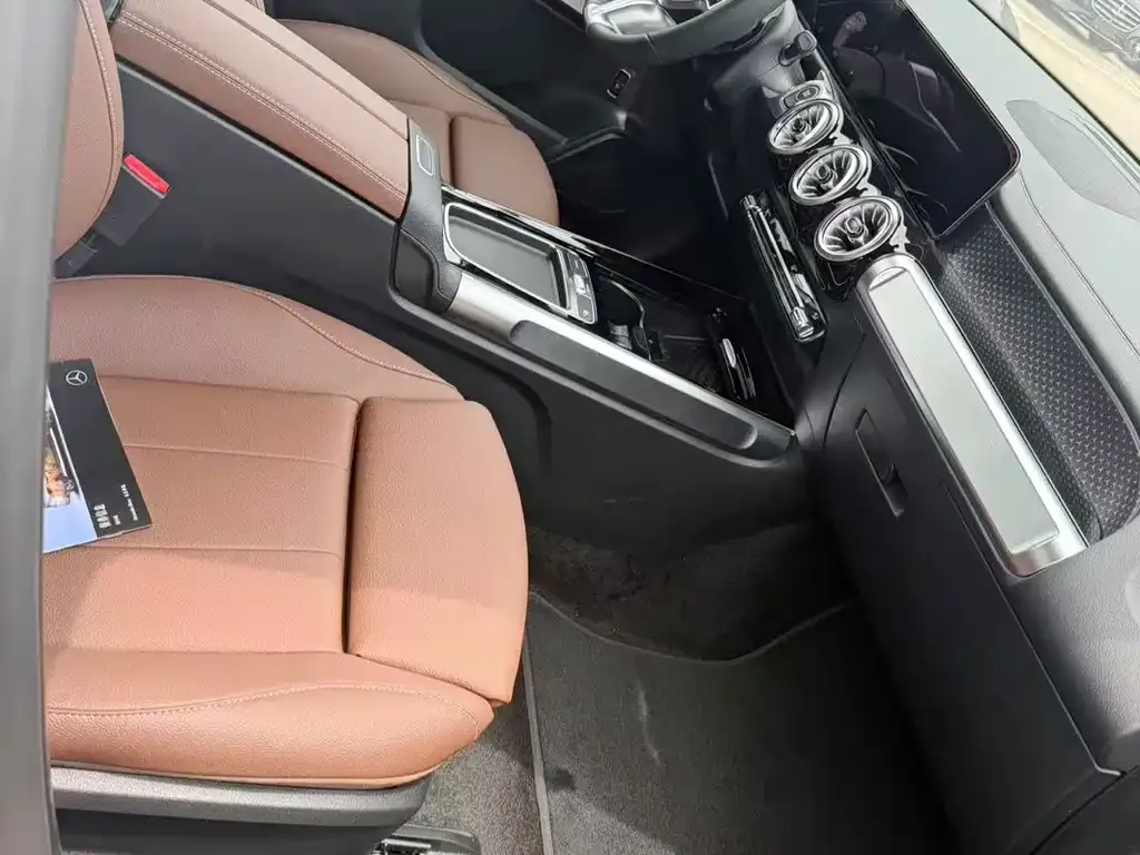 Mercedes-Benz EQB — фото 10