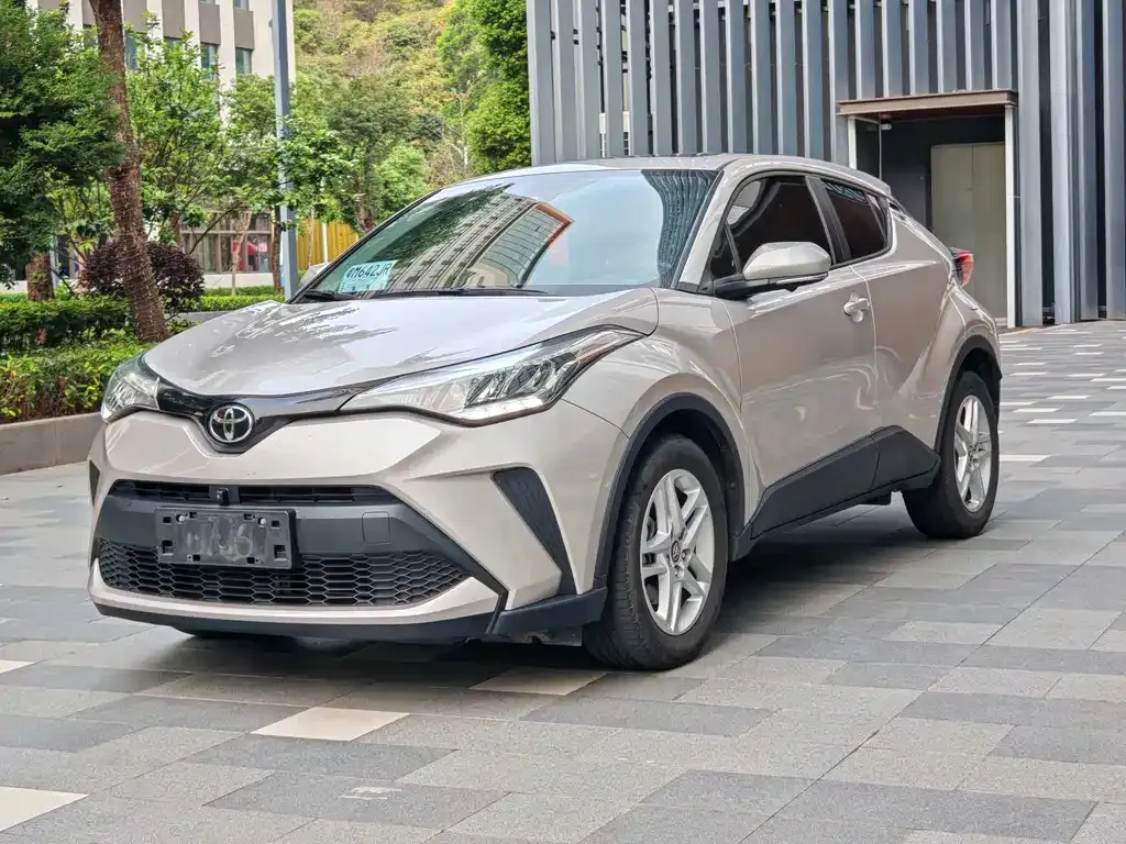 Toyota C-HR — фото 1