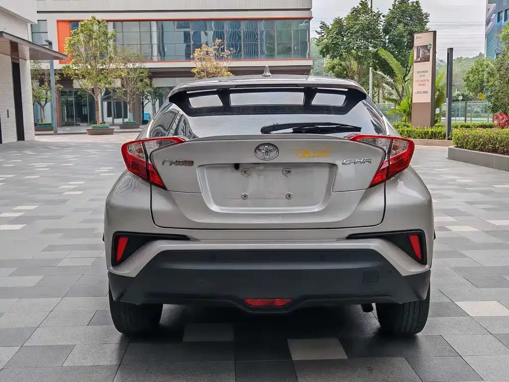 Toyota C-HR — фото 4