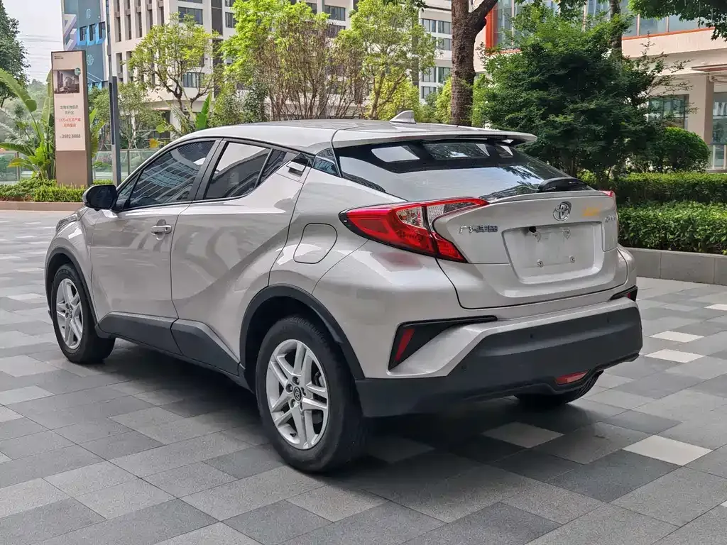 Toyota C-HR — фото 9