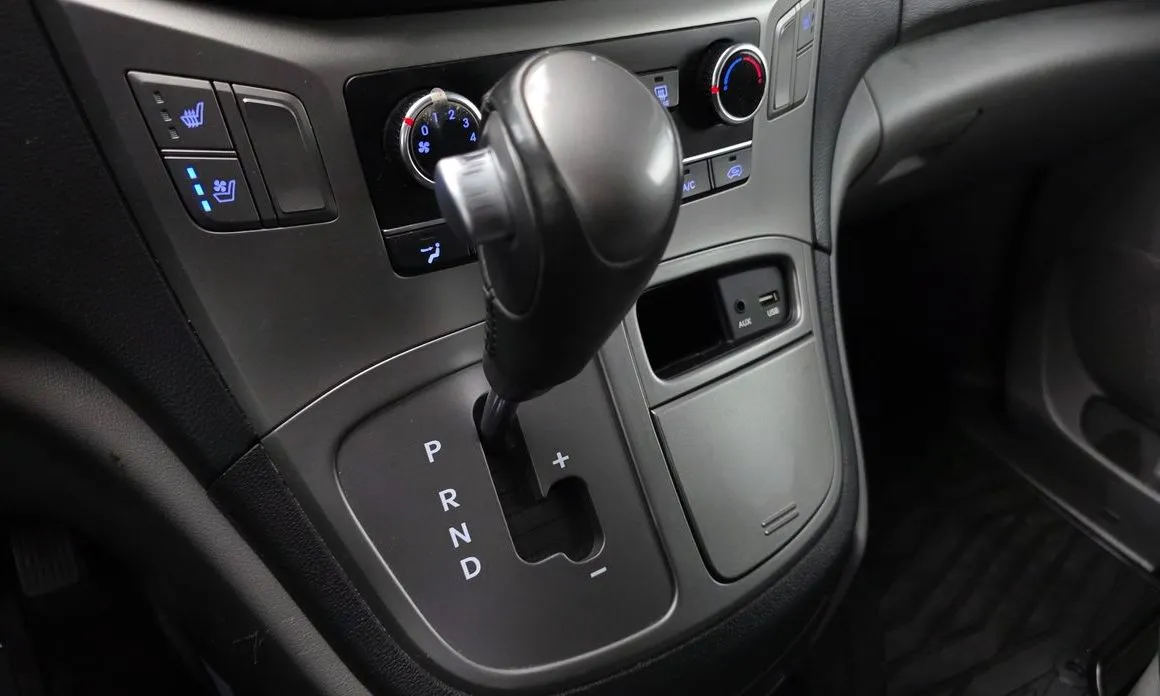 Hyundai Starex — фото 10
