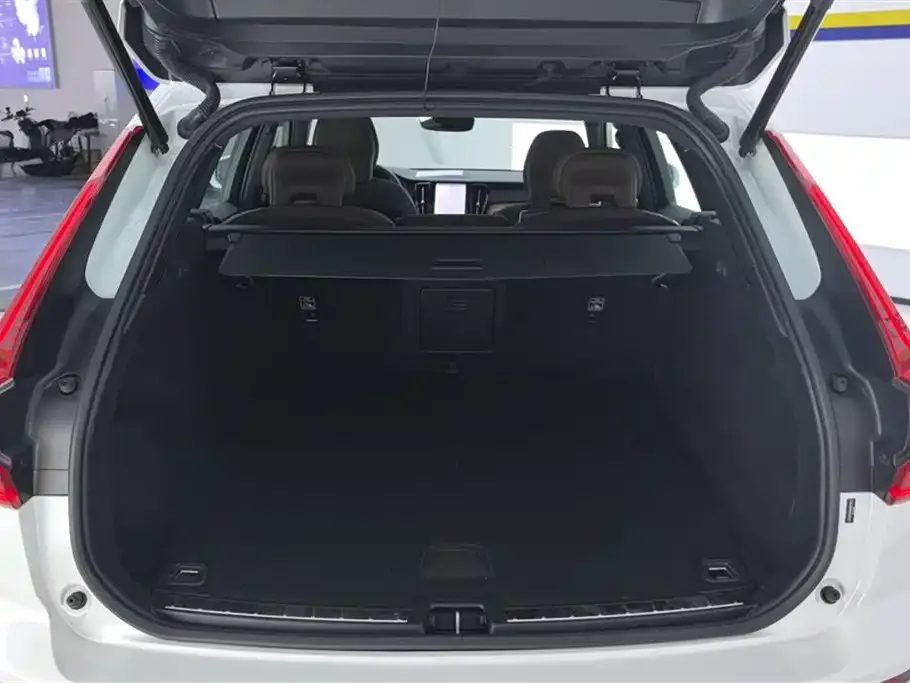 Volvo XC60 — фото 2