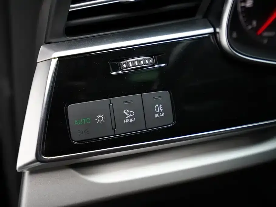 Audi Q8 — фото 4
