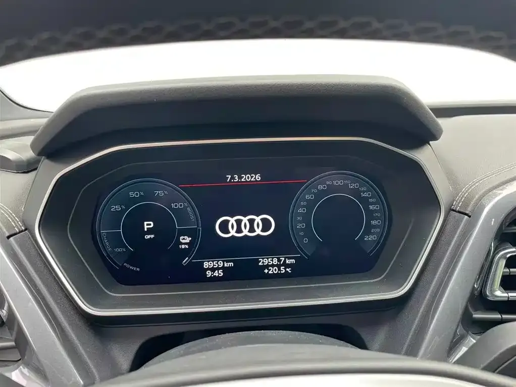 Audi Q4 e-tron — фото 10