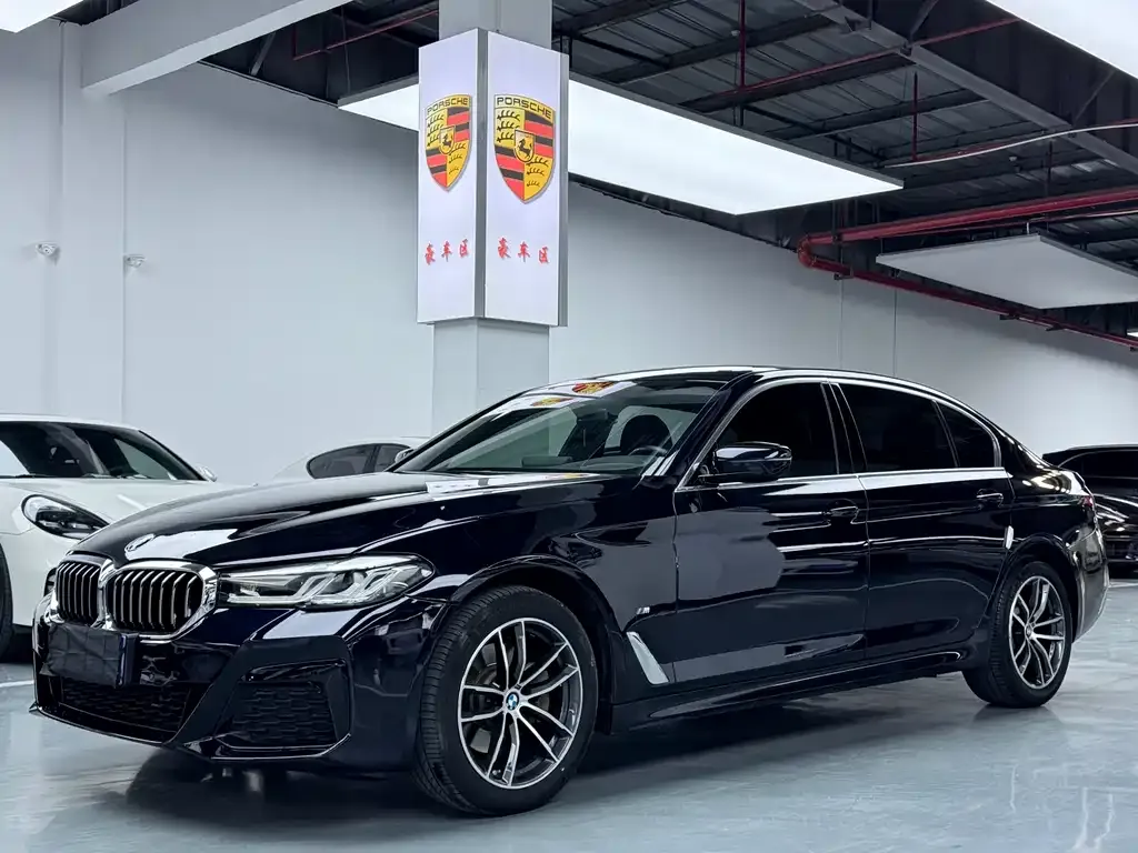 BMW 5 Series — фото 1