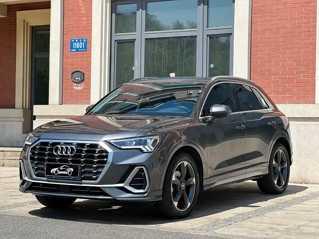 Audi Q3 — фото 1