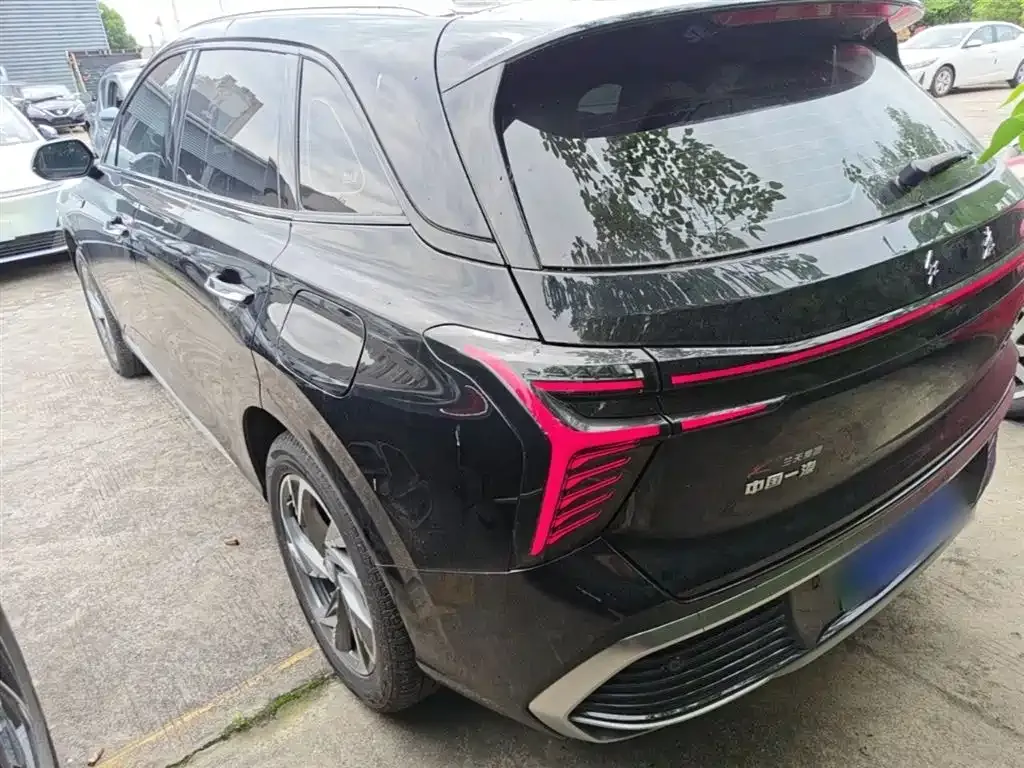 Hongqi HS3 PHEV — фото 3