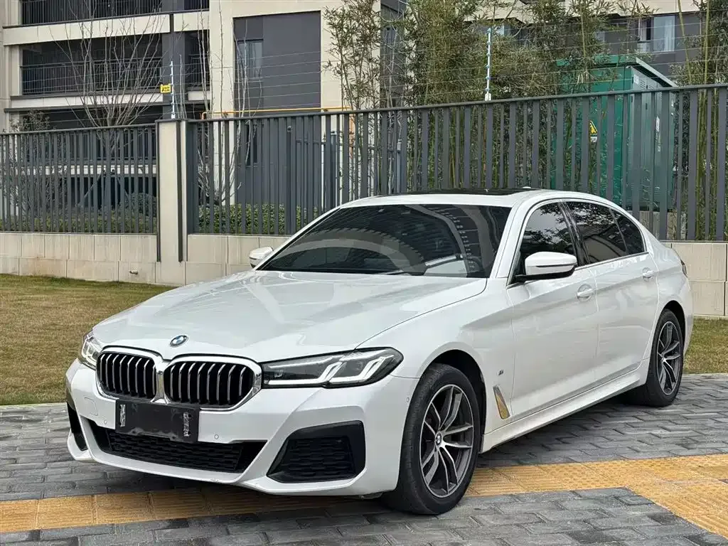 BMW 5 Series — фото 10