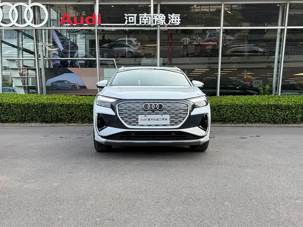 Audi Q4 e-tron — фото 10