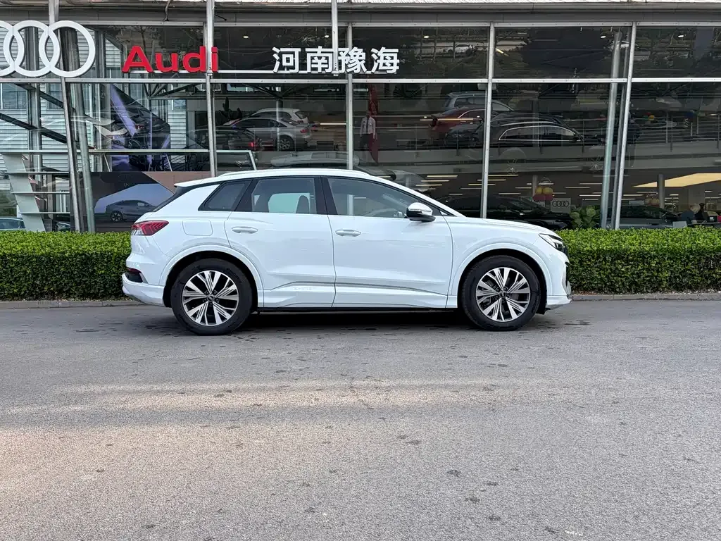 Audi Q4 e-tron — фото 8