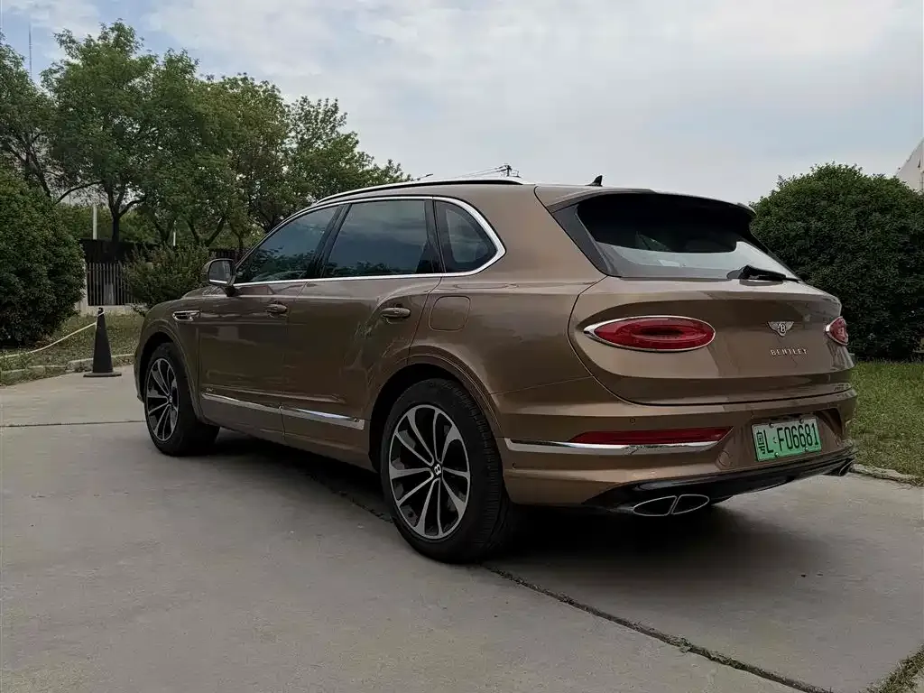 Bentley Bentayga PHEV — фото 4